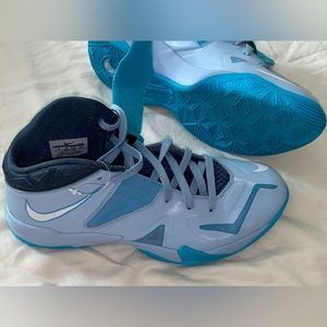 Nike teal or turquoise blue basketball shoes, high top shoes size 9.5 Mens us